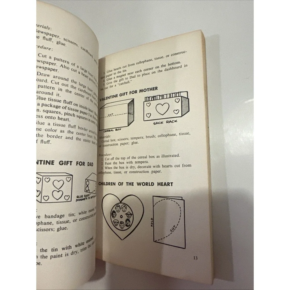 Vintage 1975, Pre-School Pocket Book Of Crafts,‎ Patricia Shely